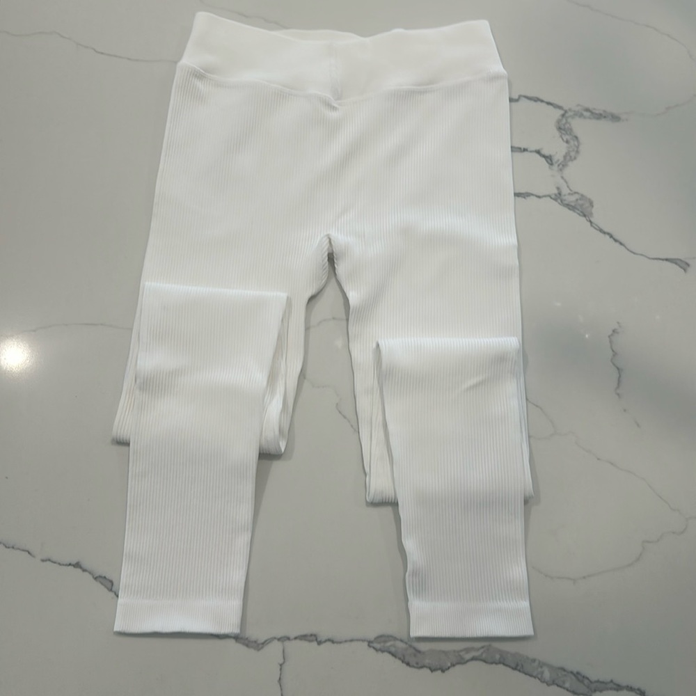 BO + TEE ribbed white leggings